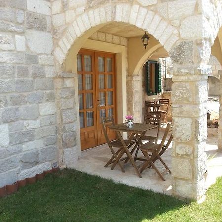 Apartamento Dvori Svetog Mihaela Šibenik Habitación foto