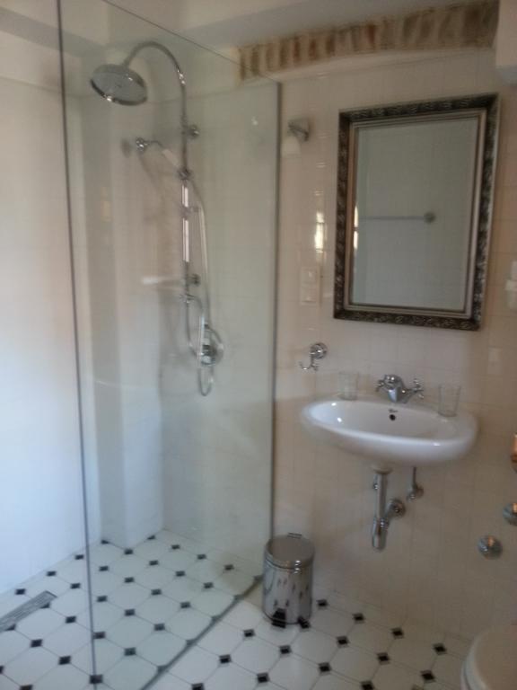 Apartamento Dvori Svetog Mihaela Šibenik Habitación foto