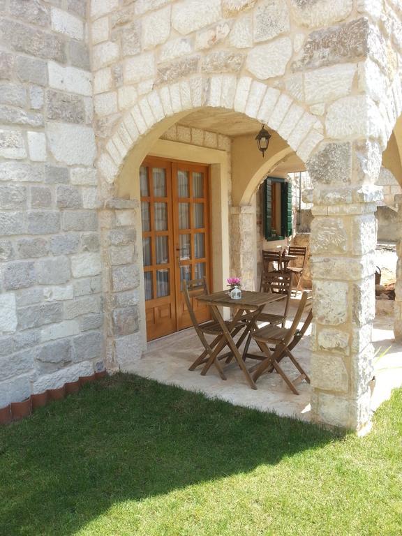 Apartamento Dvori Svetog Mihaela Šibenik Habitación foto