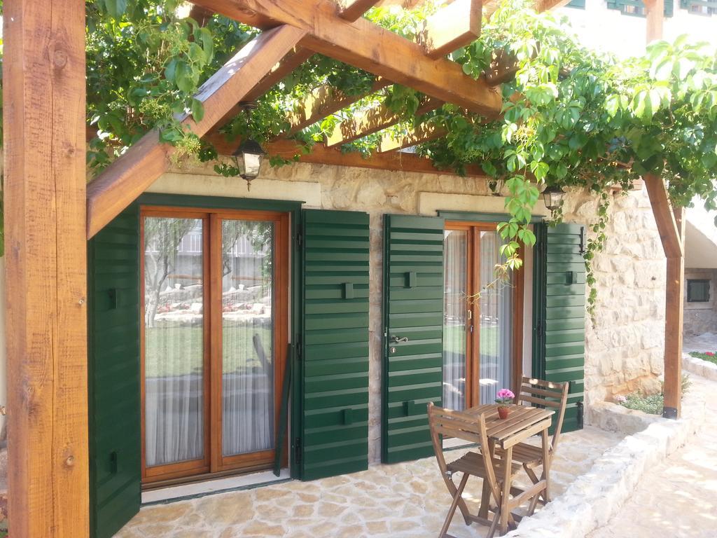 Apartamento Dvori Svetog Mihaela Šibenik Habitación foto