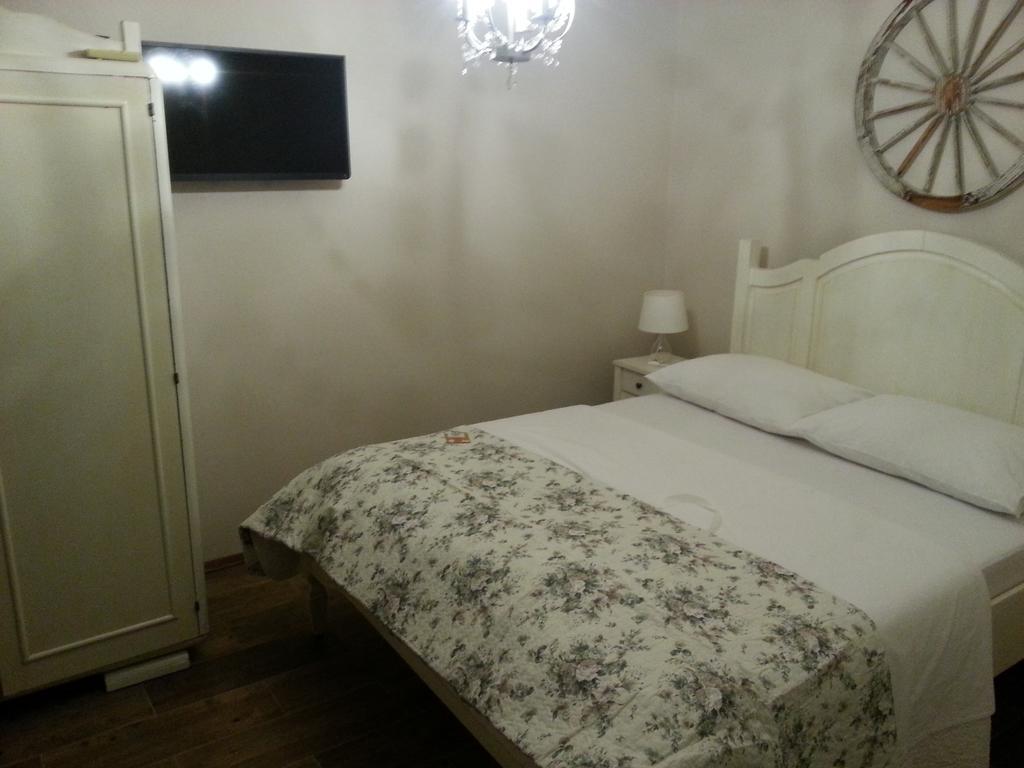 Apartamento Dvori Svetog Mihaela Šibenik Habitación foto