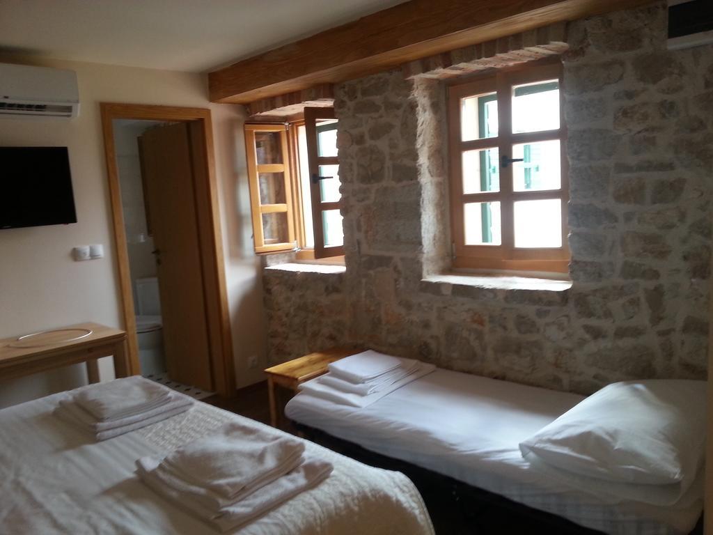 Apartamento Dvori Svetog Mihaela Šibenik Habitación foto