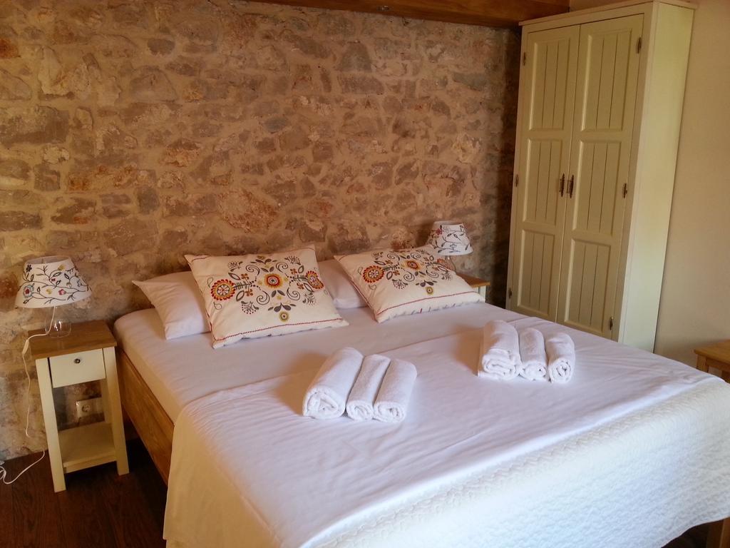 Apartamento Dvori Svetog Mihaela Šibenik Habitación foto