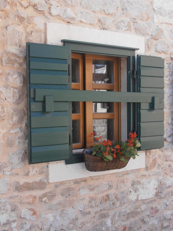 Apartamento Dvori Svetog Mihaela Šibenik Habitación foto