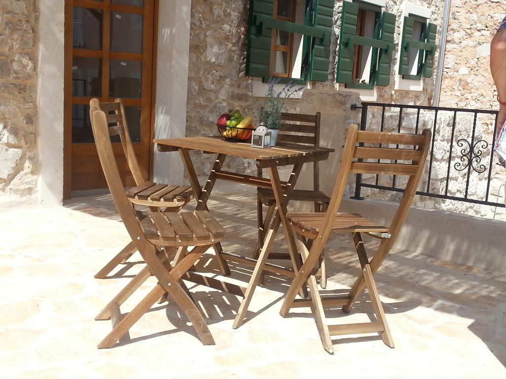 Apartamento Dvori Svetog Mihaela Šibenik Habitación foto