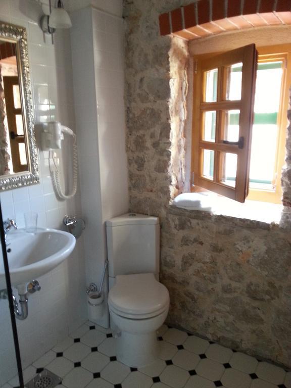 Apartamento Dvori Svetog Mihaela Šibenik Habitación foto